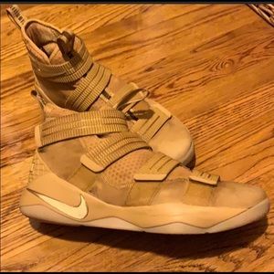Nike LeBron Soldier 11